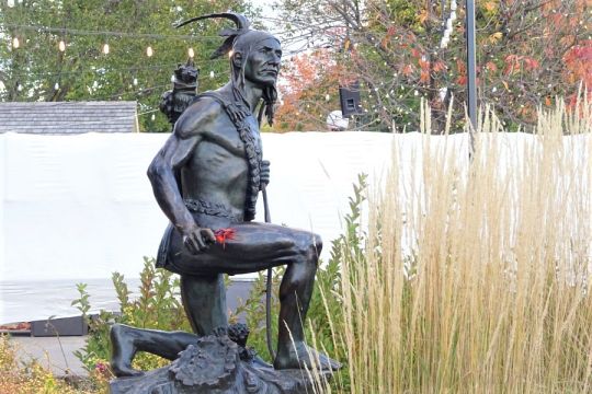 Statue Oprindelig Befolkning