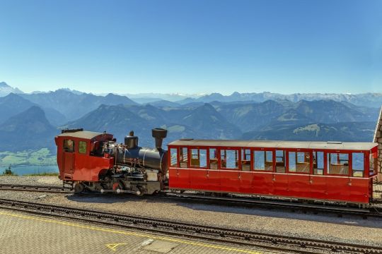 Historisk bjergtog til toppen af Schafberg bjerget