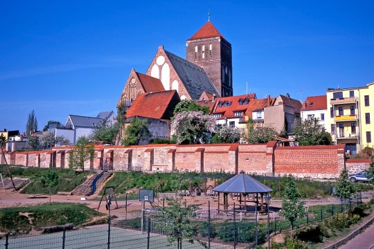 Rostock bymur og kirke