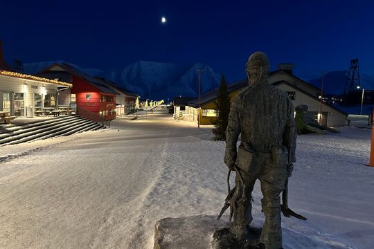 The Miner statue i Longyearbyen